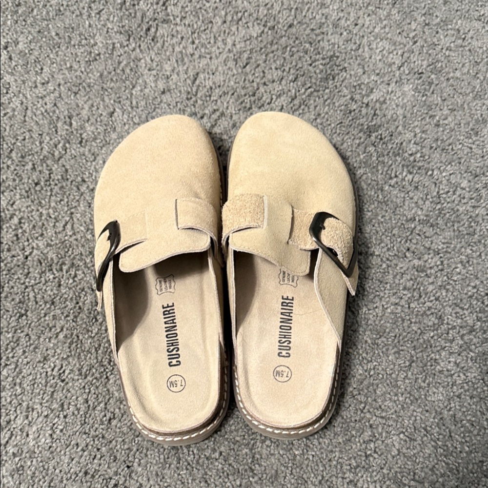 Cushionaire Women's Tan Suede Mules